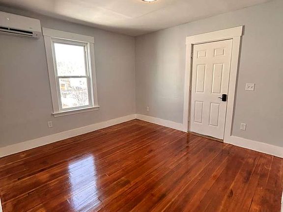 5th image of 67 Fairlawn Ave #3