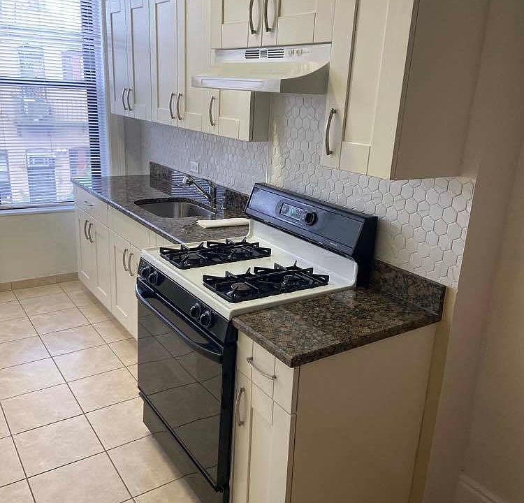 1st image of 475 Harman St #3