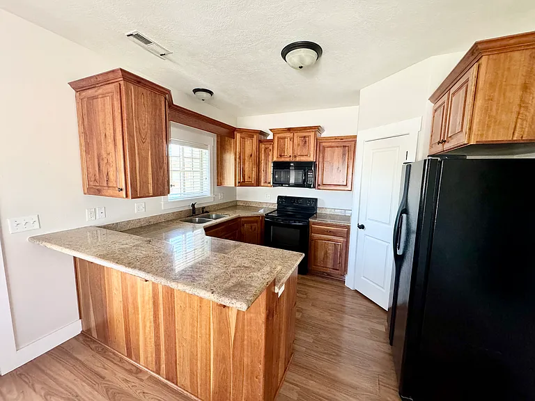 177 S 4 W — Photo 11