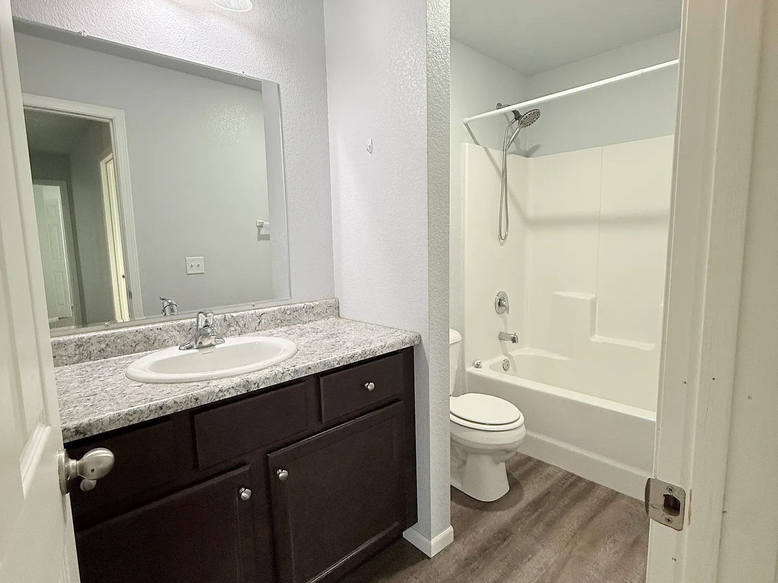 2 bed, 1100 sqft, $1,250 — Photo 4