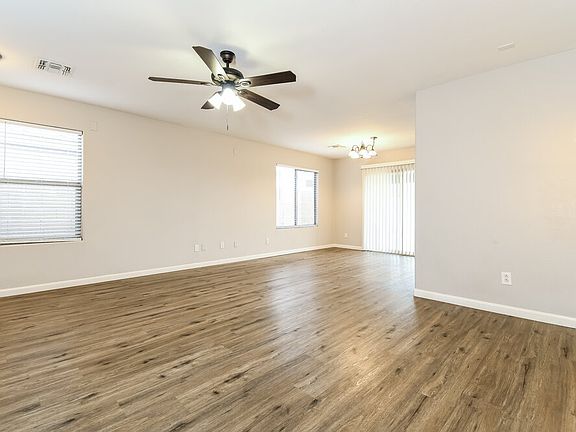 5th image of 2638 E Valencia Dr