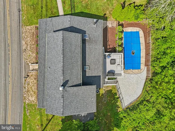 81 Titus Mill Rd, Pennington, NJ 08534