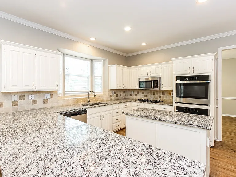 1804 Sandalwood Ln — Photo 8