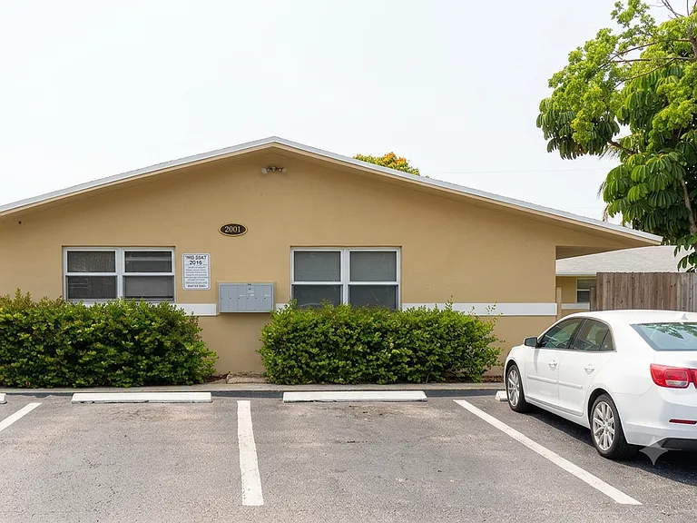 1001 SW 15th Ave — Photo 1