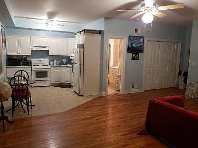 3rd image of 206 Sprague Ave