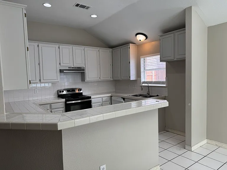 8204 Stern St — Photo 5