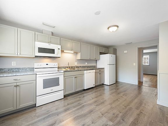4th image of 44 White St