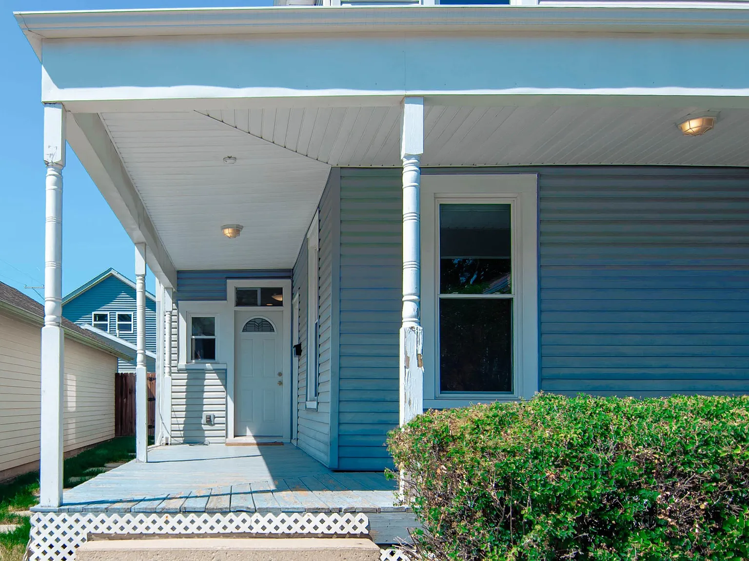 3 bed, 2.0 bath, 1516 sqft, $2,075 — Photo 2