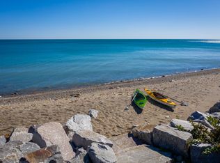 7624 N Beach Dr, Fox Pt, WI 53217