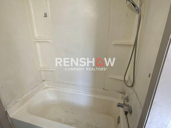 2nd image of 318 Tulip St