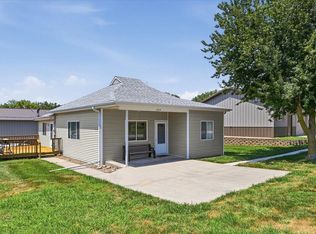 204 N East St, Henderson, IA 51541