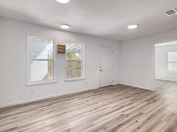 5th image of 270 Kelley Rd W