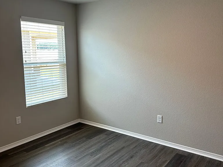 203 Logan Dr — Photo 11