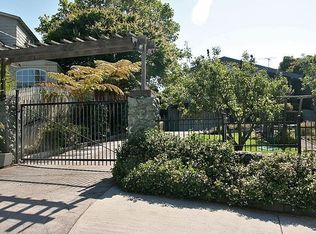 5389 Hilltop Cres, Oakland, CA 94618