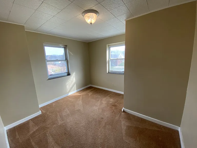154 Columbus Way — Photo 10
