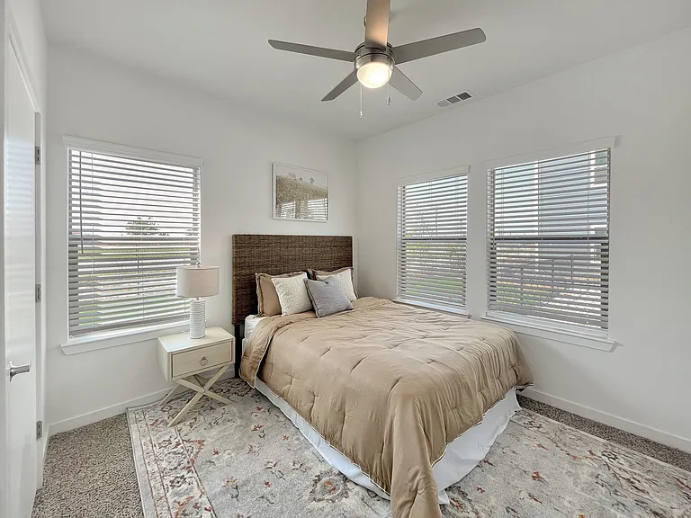 The Lantana Apartments — Photo 9