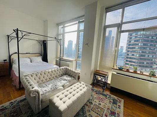 Rented by Living Quest Real Estate Inc. | media 32