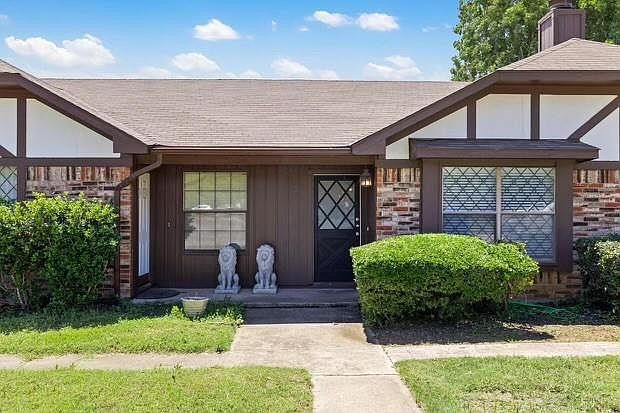 1st image of 207 Hickory Springs Dr