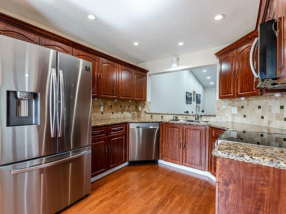 4th image of 7599 Glendevon Lane #1507