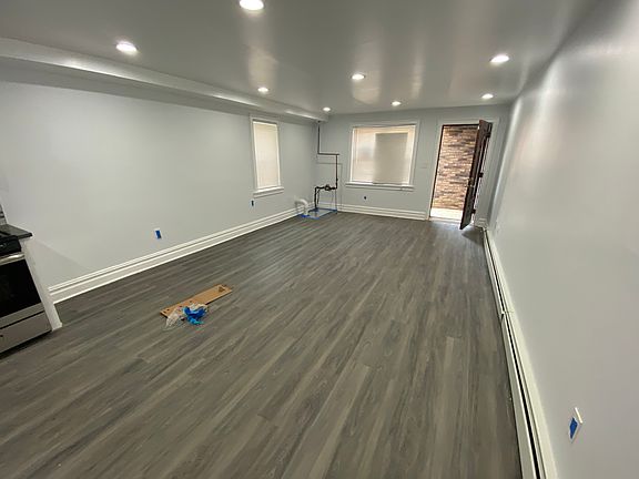 4th image of 420 Saint Lawrence Ave #1