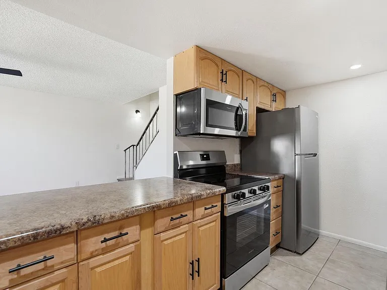 1017 E Redfield Rd — Photo 5