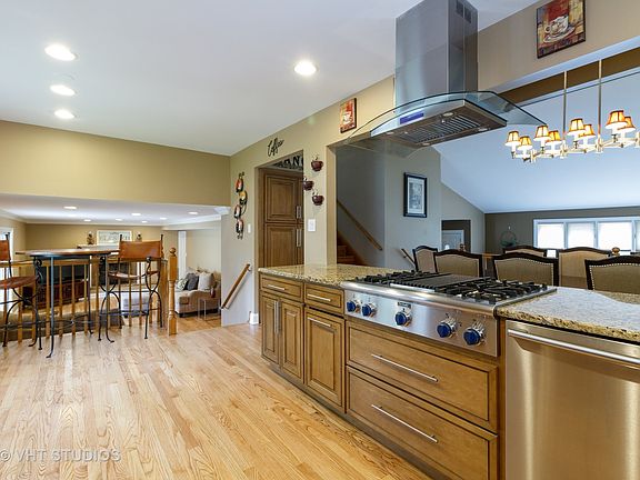 5th image of 8812 W 102nd Pl