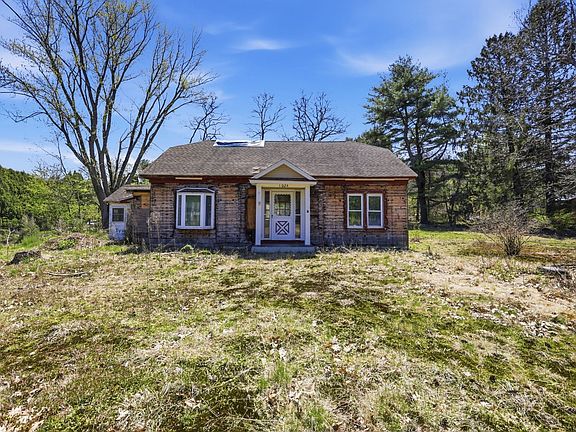 2nd image of 1024 Westhampton Rd