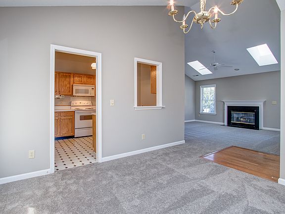 5th image of 7 Greenmont Ct