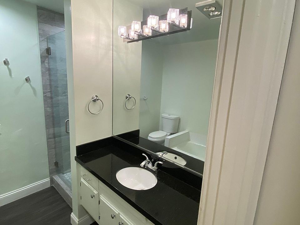1st image of 938 3rd St #102