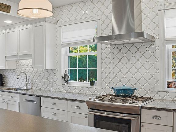 4th image of 300 Greeley St