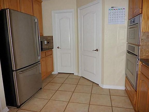 5th image of 1300 Louise Ln