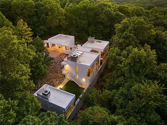 4th image of 20602 Crickett Ln