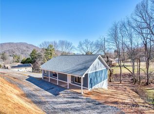 171 Hamlet Park Dr, Clyde, NC 28721