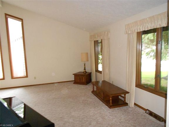 3rd image of 35060 Aspenwood Ln