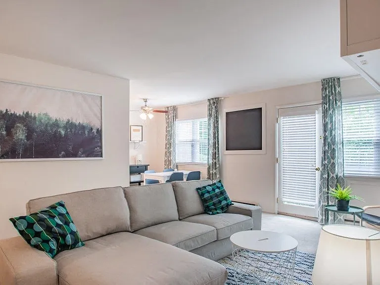 Kingswood Apartments & Townhomes — Photo 10