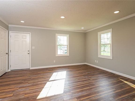 3rd image of 610 Montgomery St