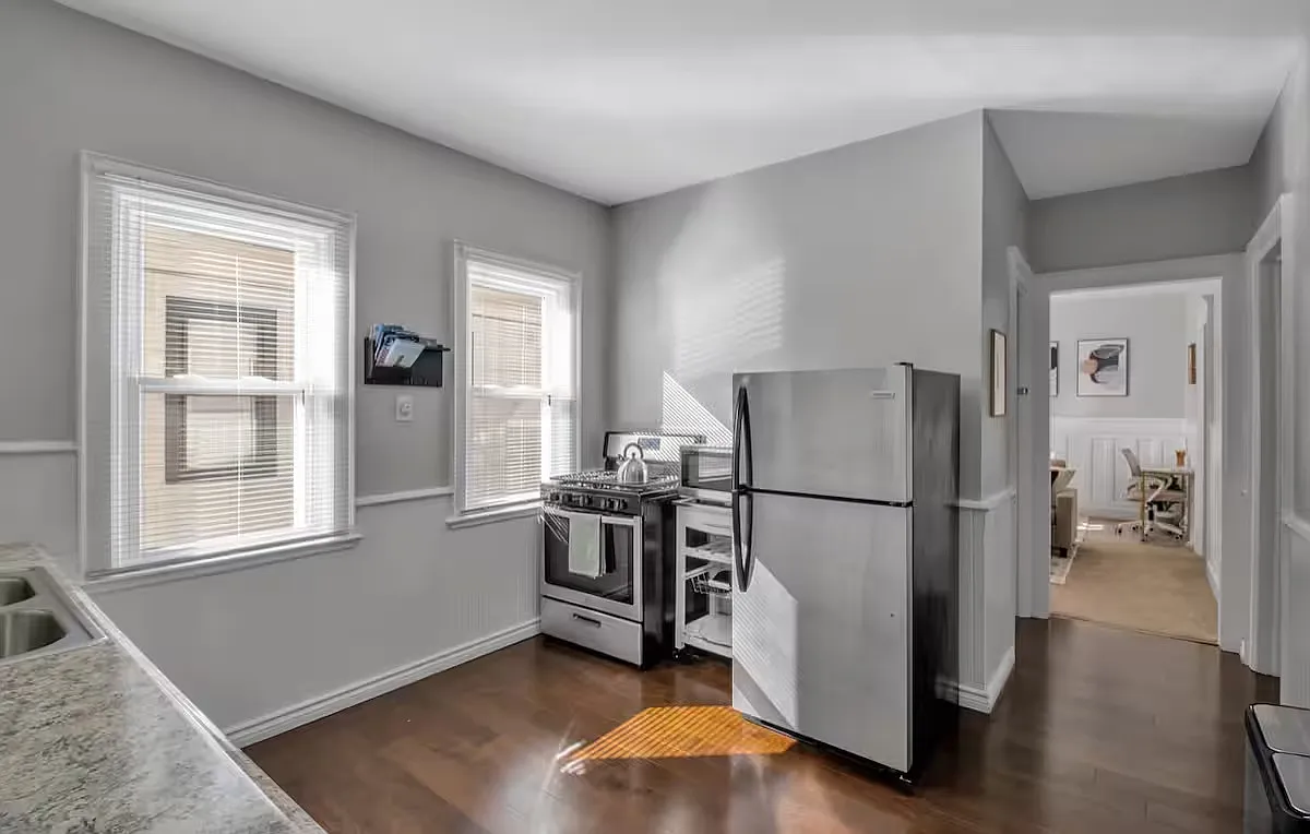 2 bed, 950 sqft, $1,300 — Photo 1