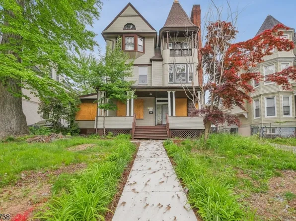 52 Chestnut St, East Orange City, NJ 07018