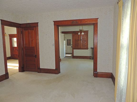4th image of 245 E Ogden St