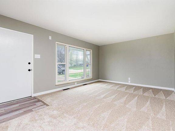 3rd image of 2385 Orleans Ln