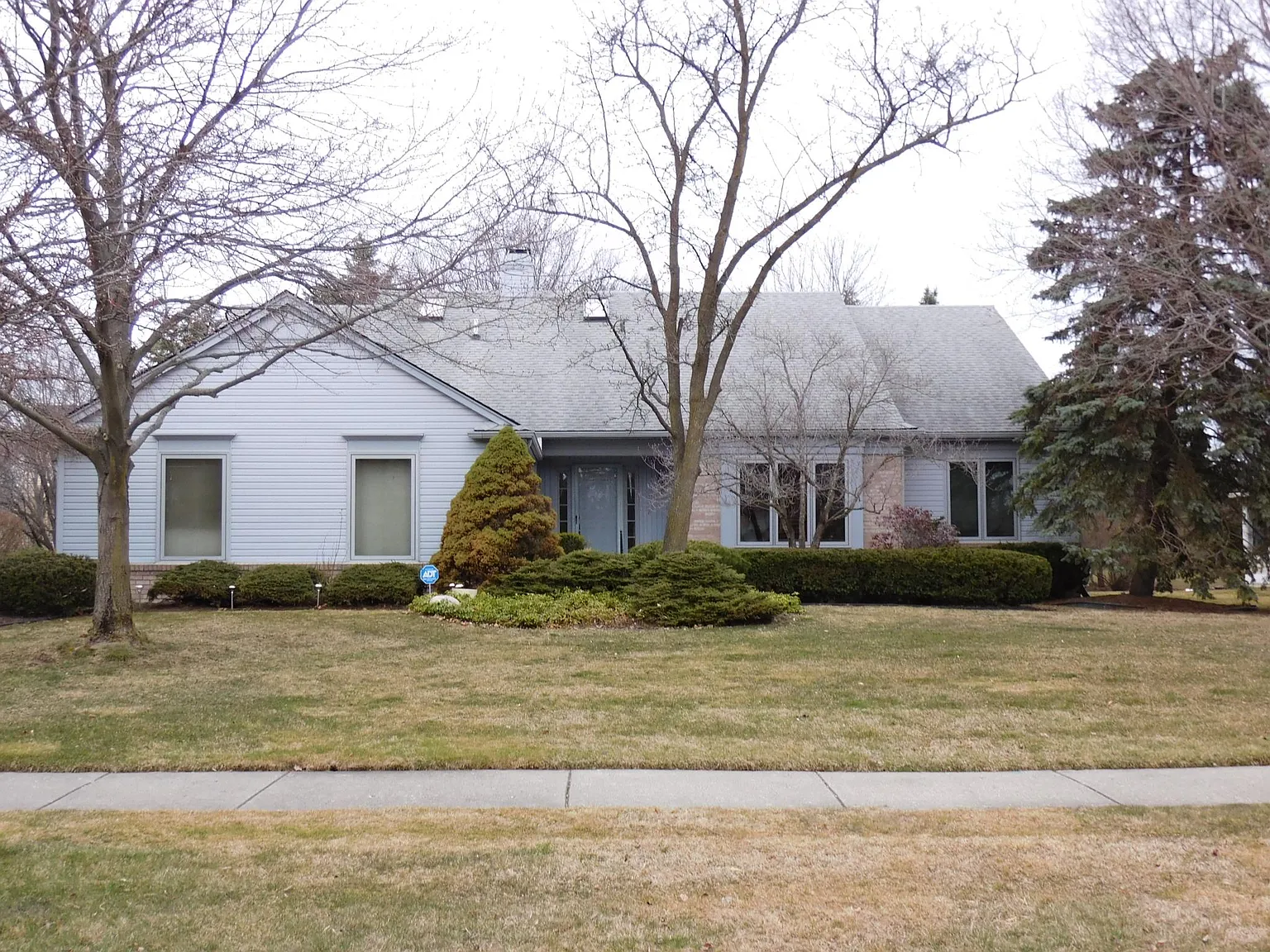 1658 Devonshire Dr photo 1