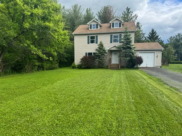 37 Rip Van Winkle Dr, Athens, NY 12015