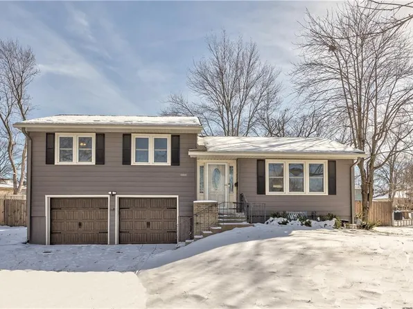 13001 Pennycross Rd, Lenexa, KS 66215
