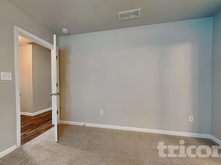 37 Oakville Dr — Photo 8
