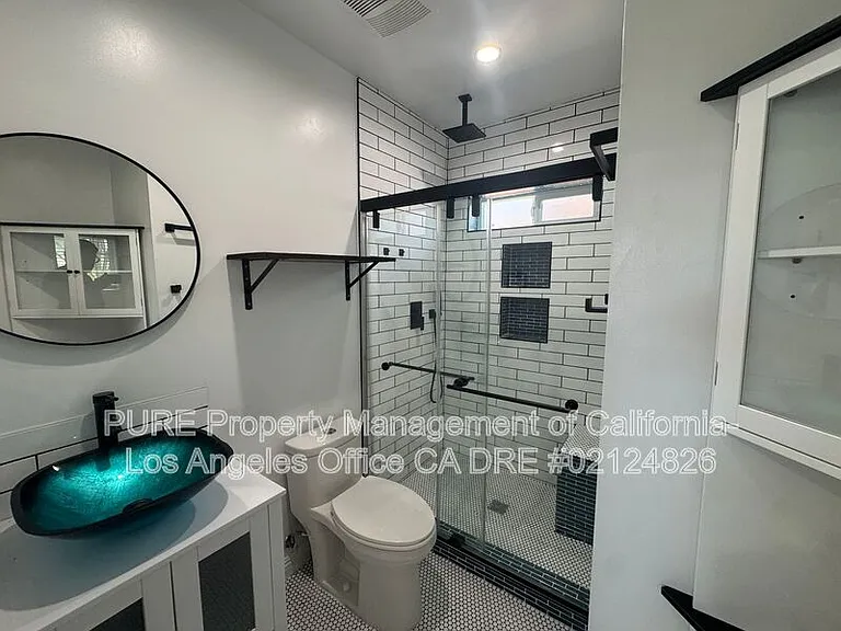 670 W 2nd St #1/2 — Photo 6