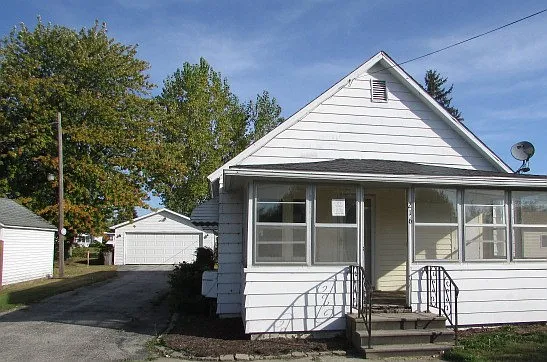 216 W Benjamin St photo 1