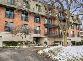 680 Green Bay Rd APT 103, Winnetka, IL 60093