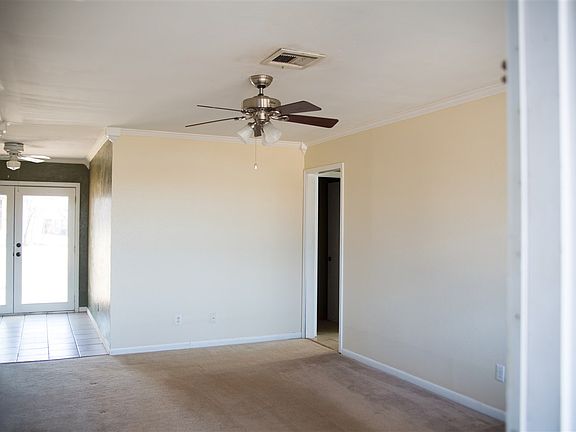 3rd image of 2511 N Park Dr