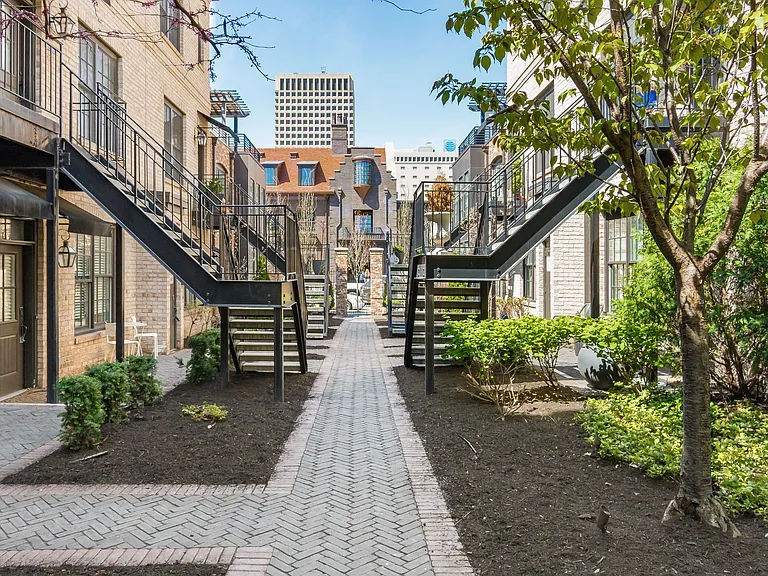 90 Normandy Ave — Photo 3