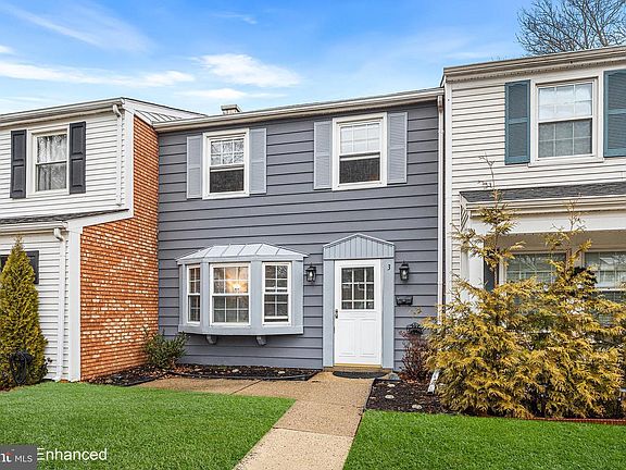 2nd image of 3 Ridge View Pl